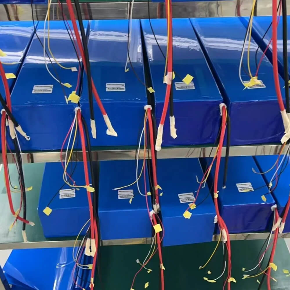 How to Choose the Right AGV Battery Charging Method: Plug-In, Auto-Contact and Fast Charge